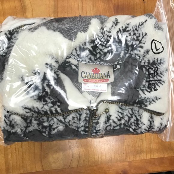 Vintage 90s  Canada Pine Tree Sherpa Sweater Fleece Vest size L - Picture 8 of 8